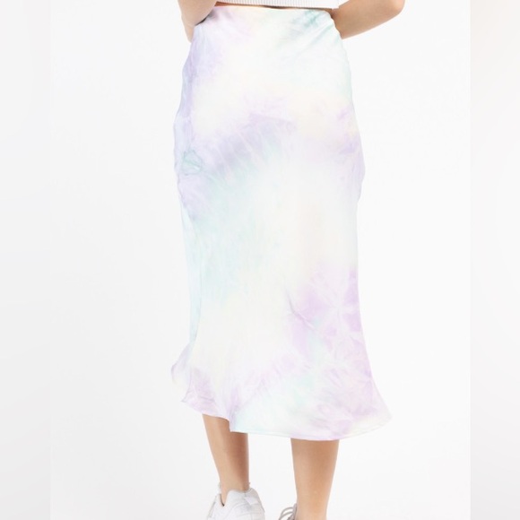 NWT Altar’d State Double Lined Tie Dye Satin Midi Skirt in Rainbow Multi Size XS - Picture 5 of 11